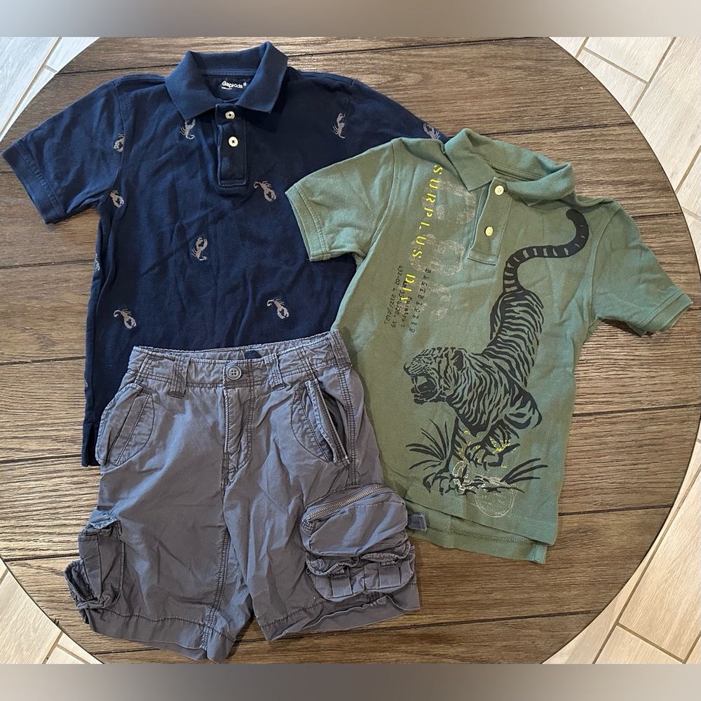 GapKids Navy Scorpion and Green Tiger Polo Shirts and Gray Shorts Set Size 4 5